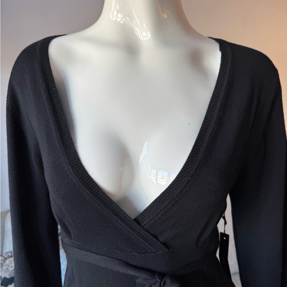 BCBG Elegant Black Faux Sweater Wrap Dress SIZE SMALL Long Sleeve w Belt - Picture 4 of 12